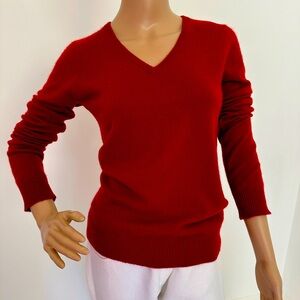 THE THREE DOTS Red V-Neck Sweater
